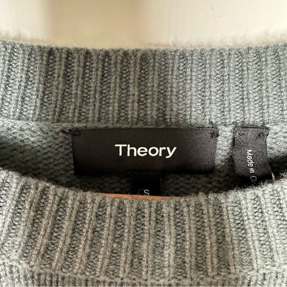 Theory Karenia F Cashmere Slouchy Pullover Sweater Size Small Green - Picture 5 of 10